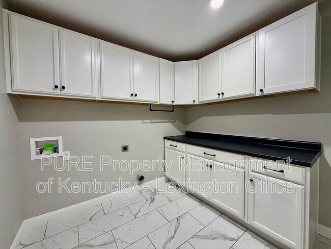 Building Photo - 189 Page Dr