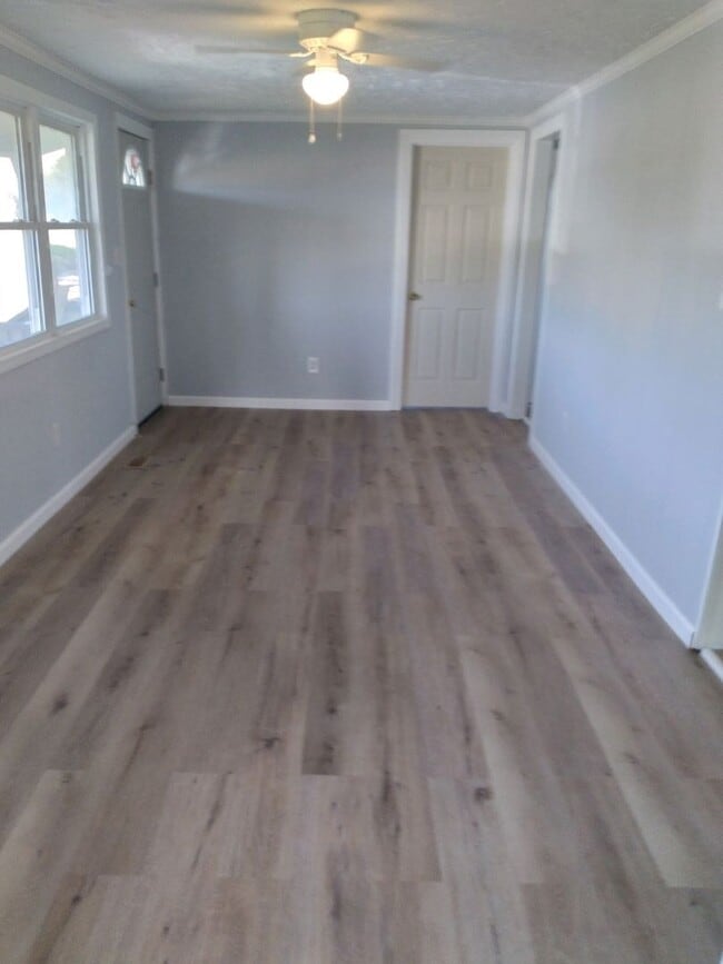 Building Photo - 116 Cooper Rd