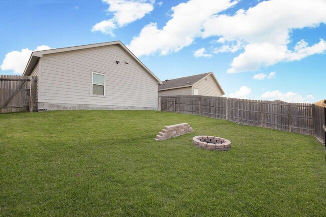 Building Photo - Smart. Stylish. Ready to Welcome You Home!