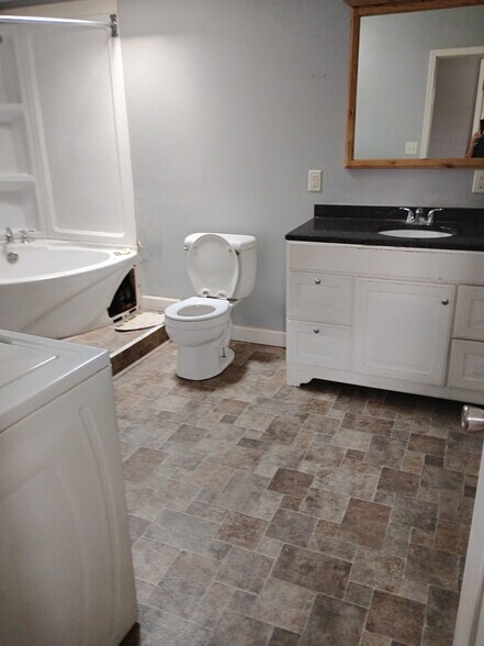 Building Photo - 306 Abens Ave