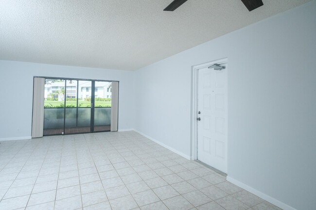Building Photo - 1015 Green Pine Blvd