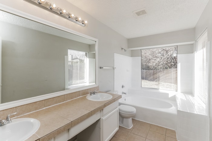 Building Photo - 1331 Glencliff Ct
