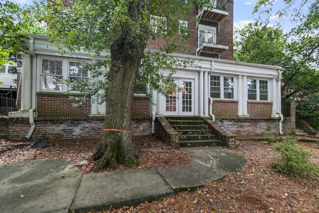 Interior Photo - Chateau Avalon