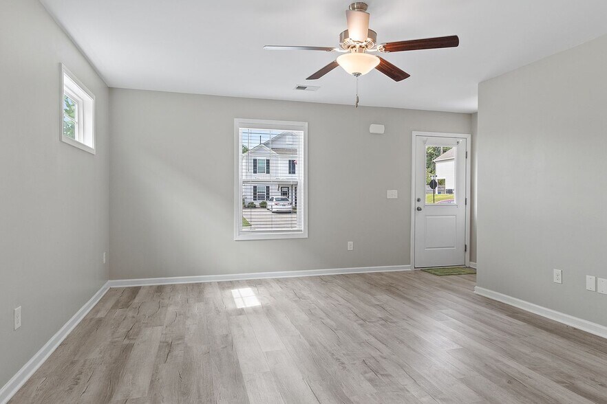 Entrance - 207 Royal Way