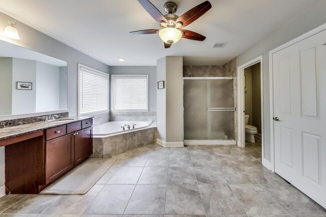 Building Photo - 613 Kinnear Cove