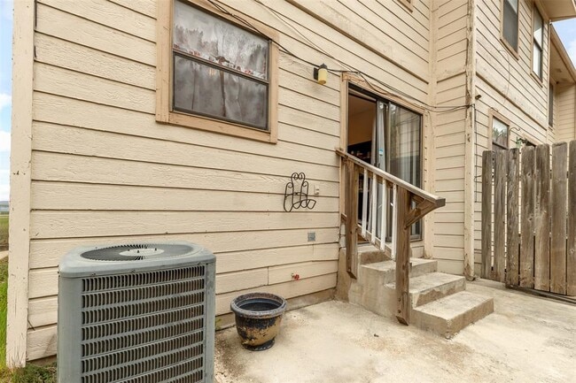 Building Photo - 21461 Coyote Trail