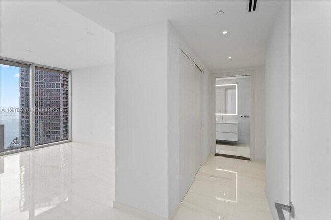 Building Photo - 300 Biscayne Blvd Way