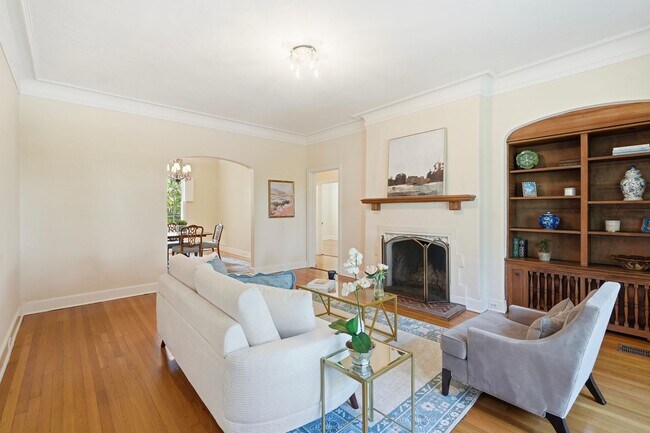 Building Photo - 3319 Pine St