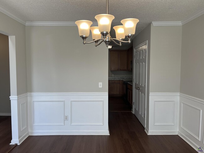 Building Photo - 401 Timberwind Dr