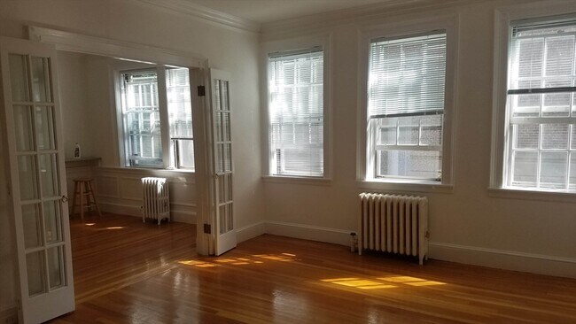 Building Photo - 77 Martin St