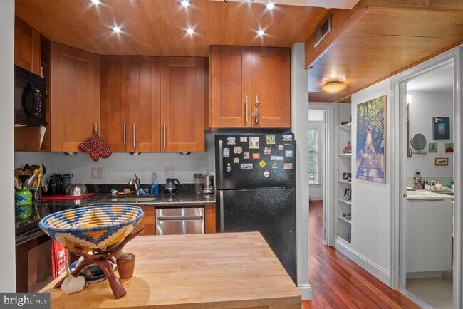 Building Photo - 220 N St Asaph St