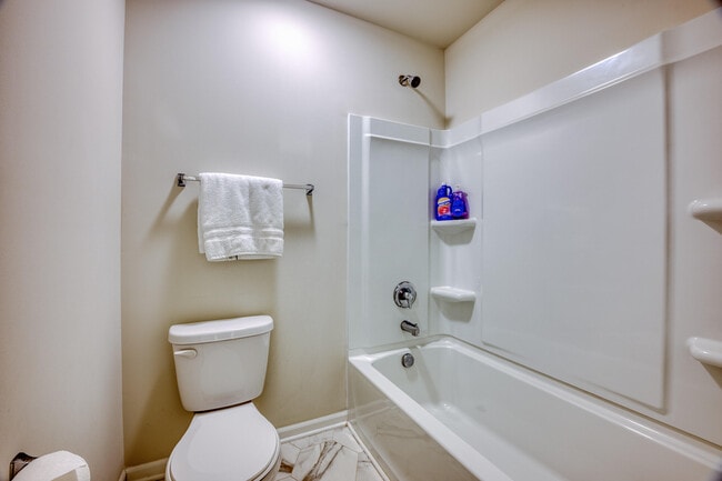 Building Photo - 2832 Fairgrove Cres