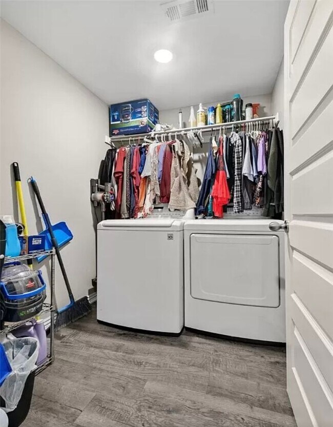 Building Photo - Available June 1st! 3-Bedroom, 2-Bathroom ...