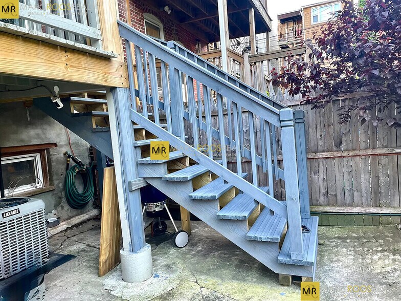 Building Photo - 331 Chelsea St