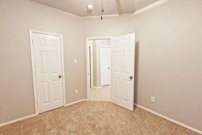 Building Photo - 9220 Norman Dr