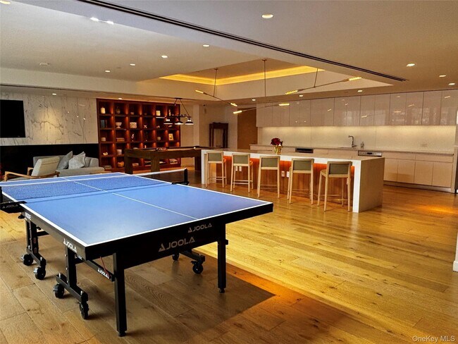 Building Photo - 138-35 39th Ave