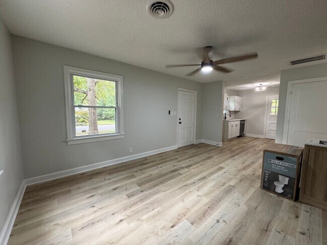 Building Photo - Charming Newly Renovated Home in Greensbor...