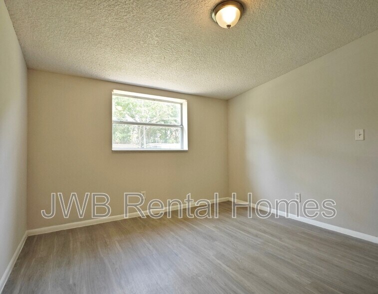 Building Photo - 7447 Legrande St S