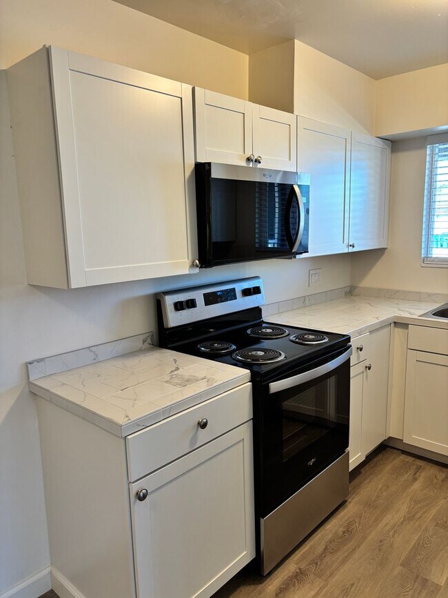 Building Photo - 840