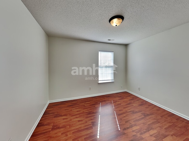 Building Photo - 8820 Cornwall St