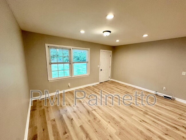Building Photo - 948 Wateree Blvd