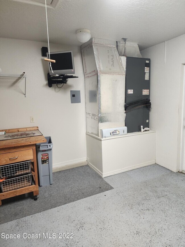 Building Photo - 220 Northgrove Dr