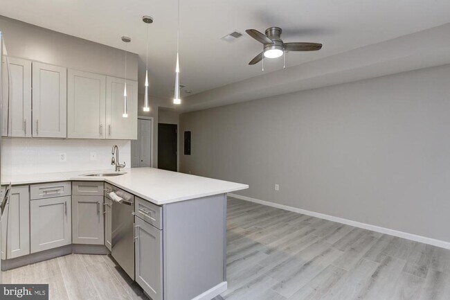 Building Photo - 400 N Highland Ave