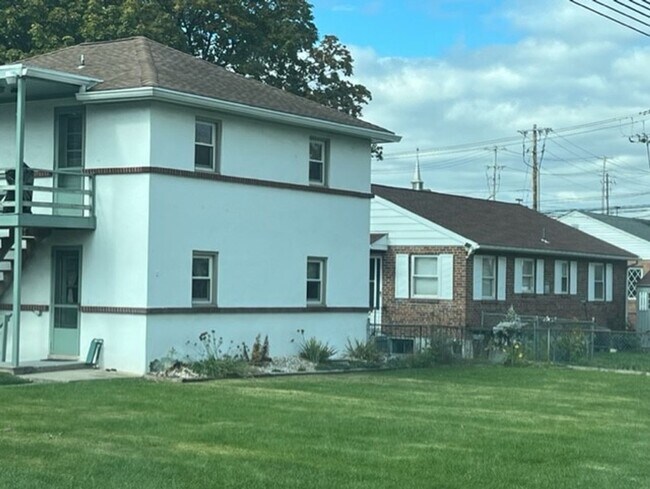 Building Photo - 361 Colonial Rd