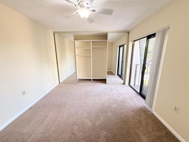 Building Photo - 810 8th Way