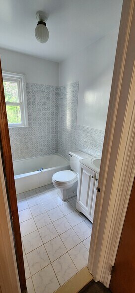 Building Photo - 40 Temple St