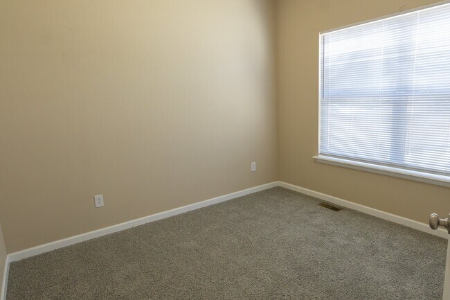 Building Photo - 8179 Meadowcrest Dr
