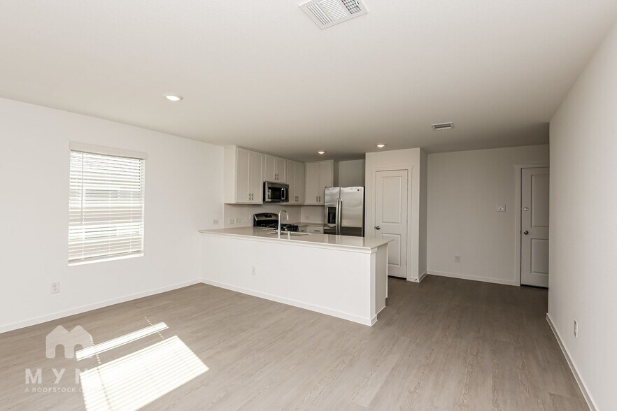 Building Photo - 2713 Ctr Crk Ln