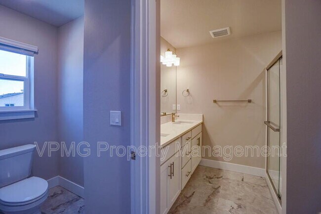 Building Photo - 2331 E Otter Lp