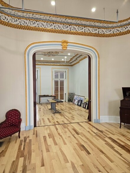 Building Photo - 294 Genesee St