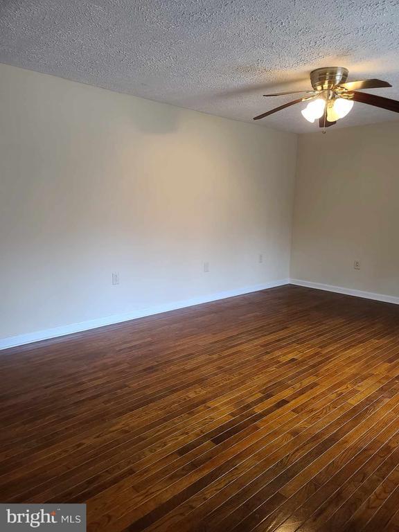 Building Photo - 5451 Bayview Ave