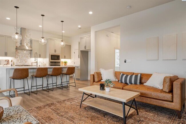 Building Photo - Stunning New Construction Five Bedroom Three Bath in South Richland!
