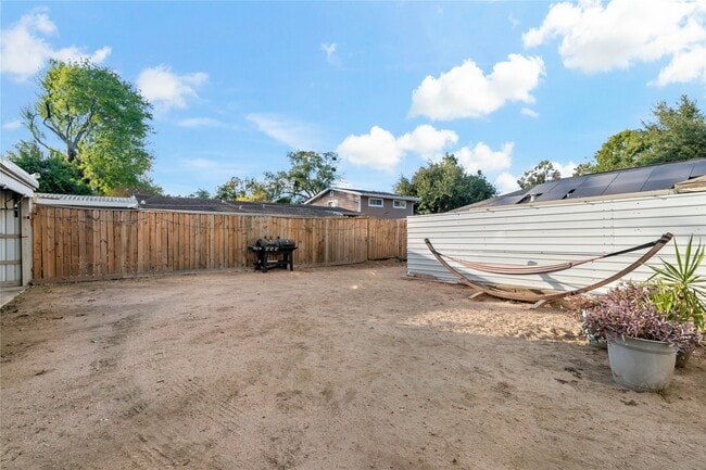 Building Photo - 5923 Moonmist Dr