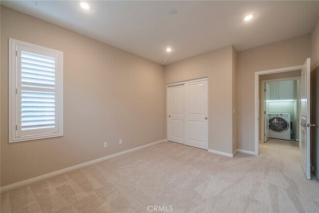 Building Photo - 104 Pendant