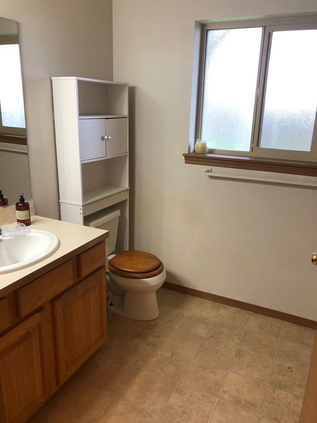 Building Photo - Two Bedroom in Mount Vernon