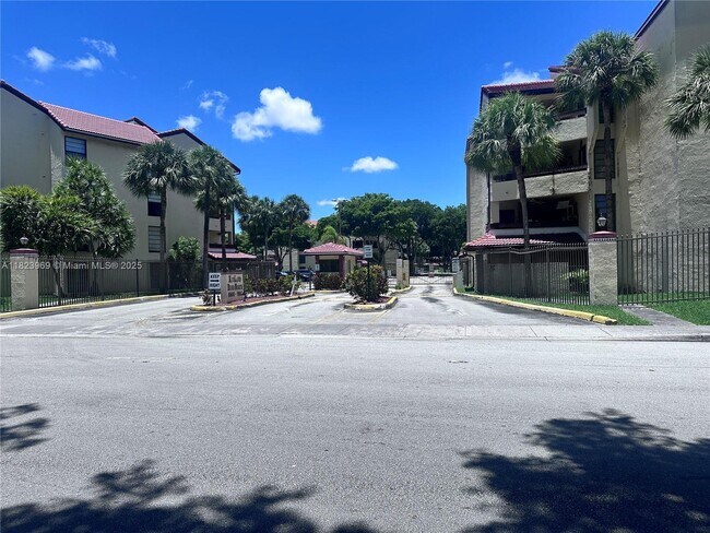 Building Photo - 8810 SW 123rd Ct