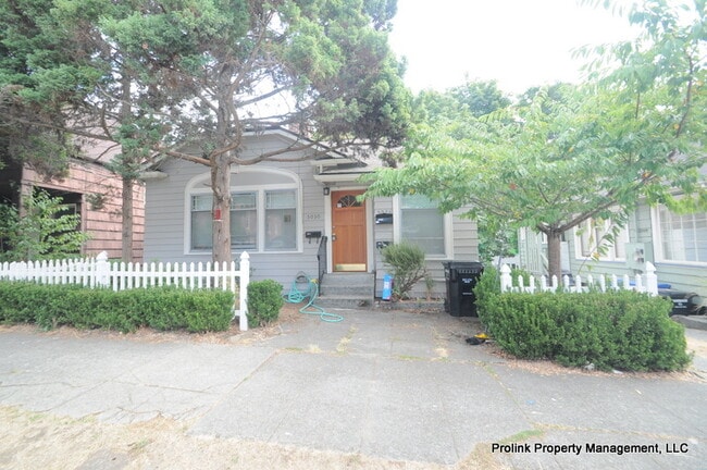 Building Photo - 5028 9th Ave NE