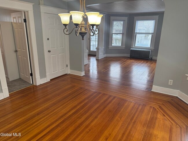 Building Photo - 822 Hampton Ave