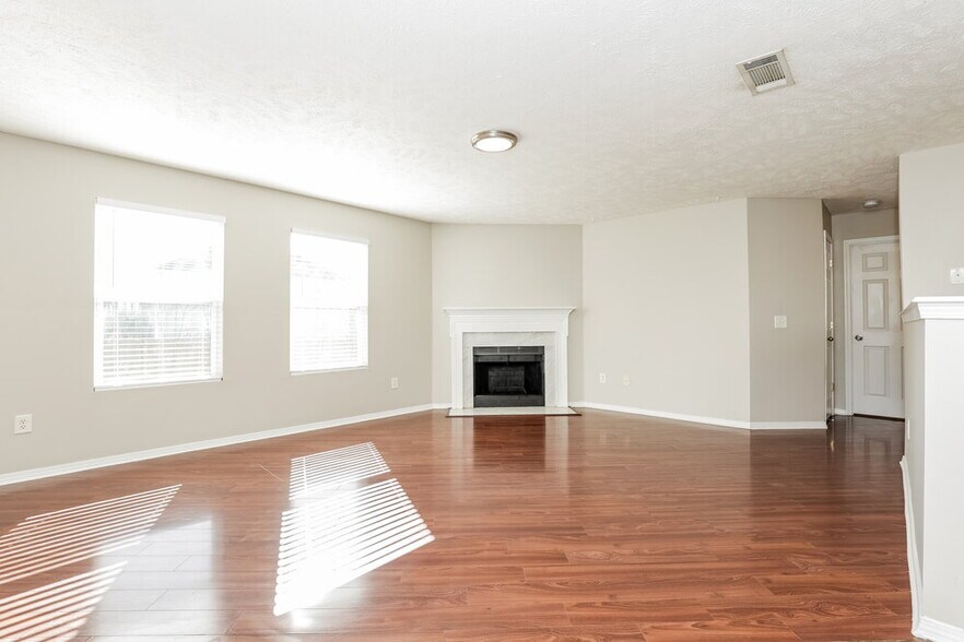 Building Photo - 102 Goodrich Ct