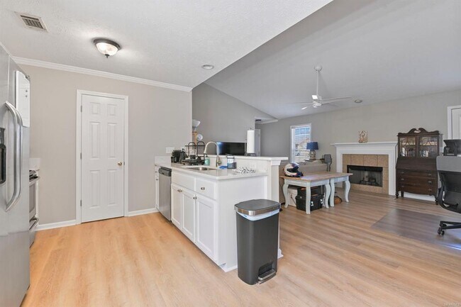 Building Photo - 1225 Westfield Ln