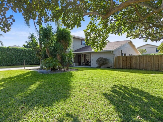 Building Photo - 4610 Pine Tree Dr