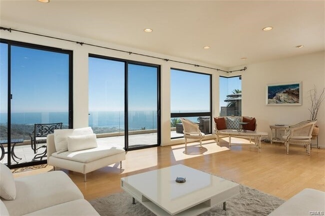 Building Photo - 1326 Skyline Dr