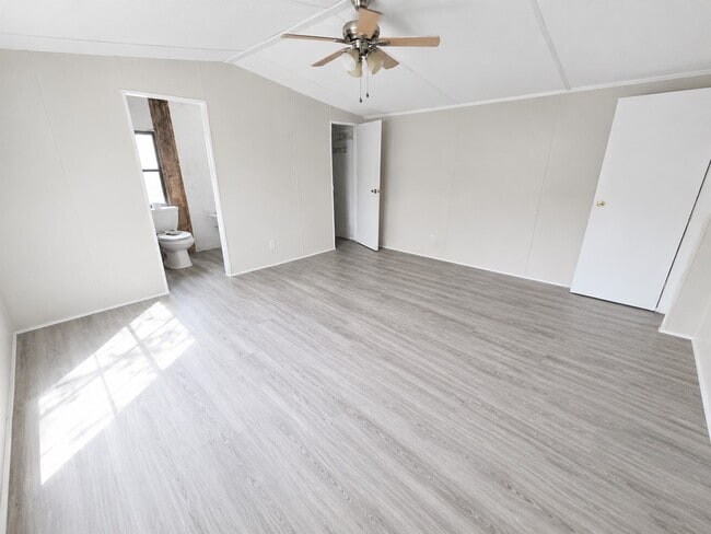 Building Photo - 142 Aspen