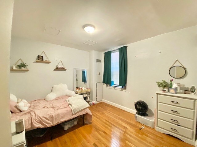 Building Photo - 6 Douglas Park