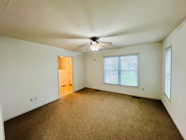 Building Photo - Townhouse Located at Pikes Place