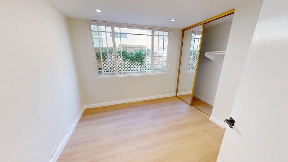 Building Photo - 2802 Sierra Dr